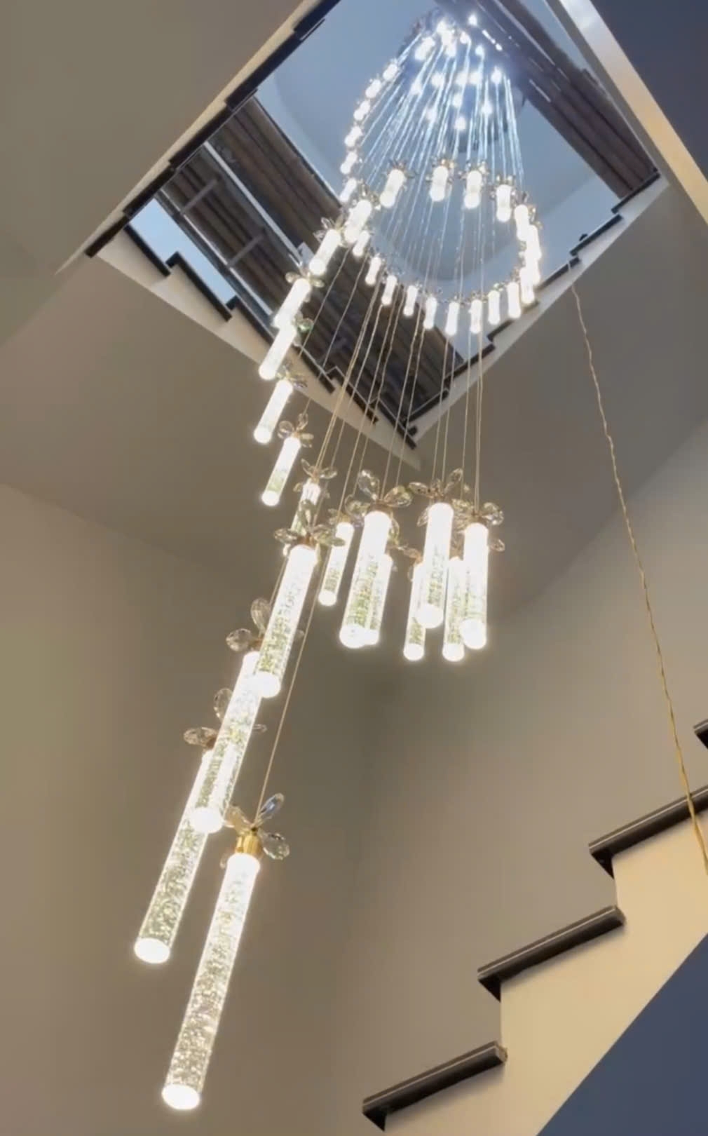 Bộ đèn chùm TH474 có hoa, mâm tròn inox gương trắng, 45 đèn thả xoắn ốc tích hợp led , KT(mm): D1000 x H3000